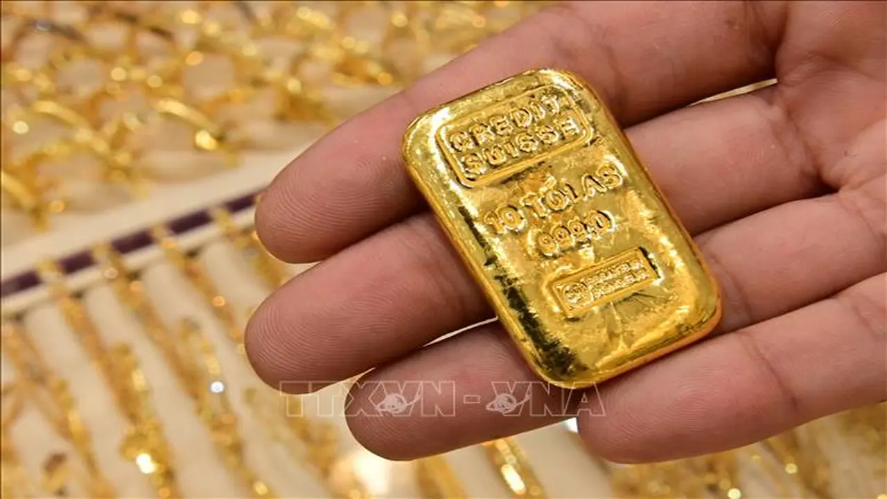 أسعار سبائك الذهب من شركة SJC تقترب من 183 مليون دونغ للأونصة